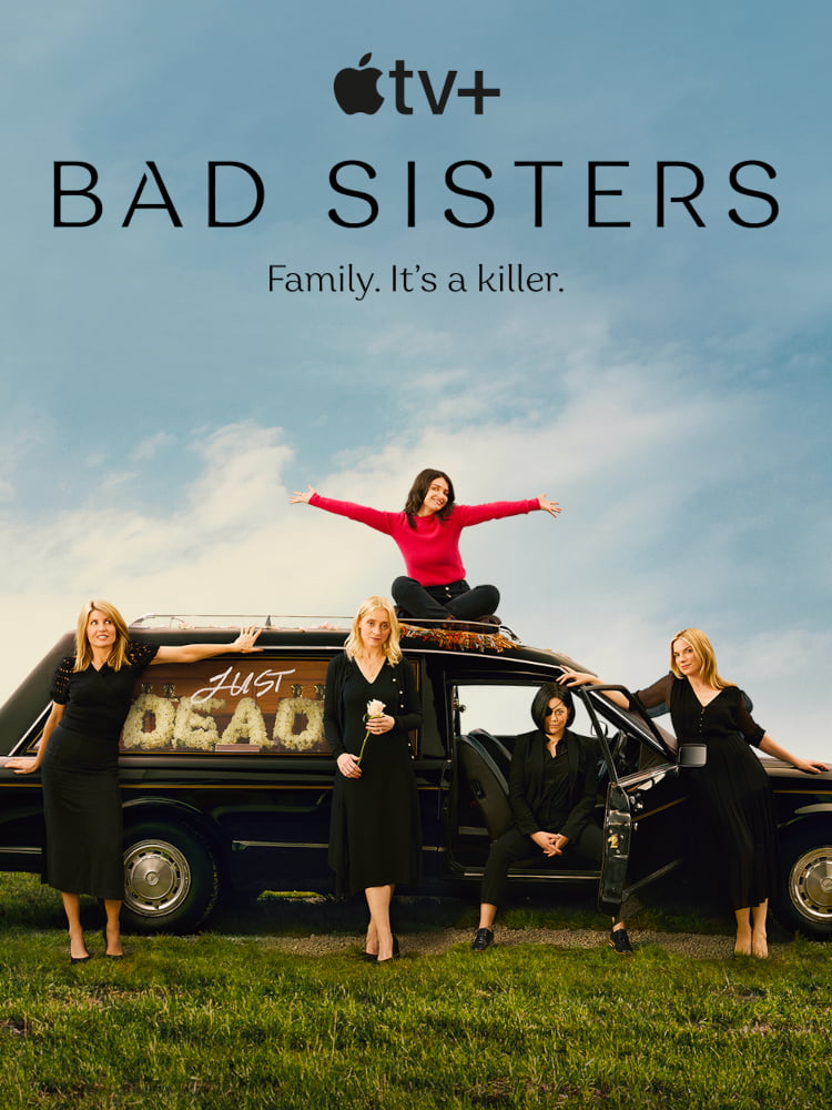 Serienposter. Fünf Frauen vor einer Bestattungslimousine. Schriftzug "Bad Sisters - Family. It's a killer".