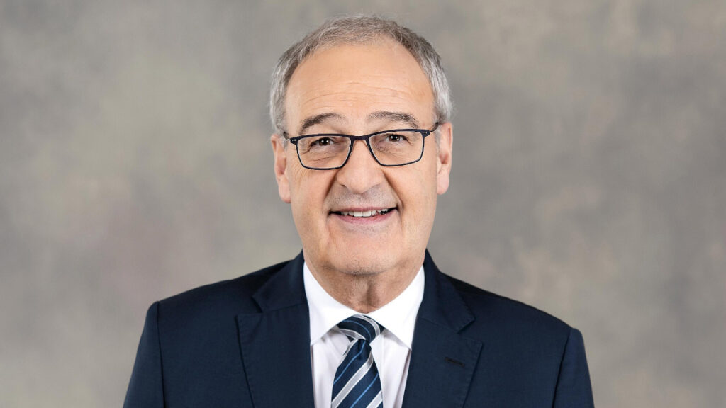 Bundesrat Guy Parmelin im Porträt. Bild: Béatrice Devènes / Bundeskanzlei