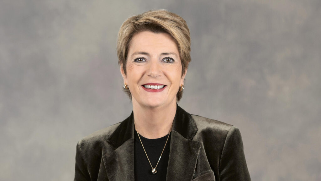 Bundesrätin Karin Keller-Sutter im Porträt. Bild: Béatrice Devènes / Bundeskanzlei