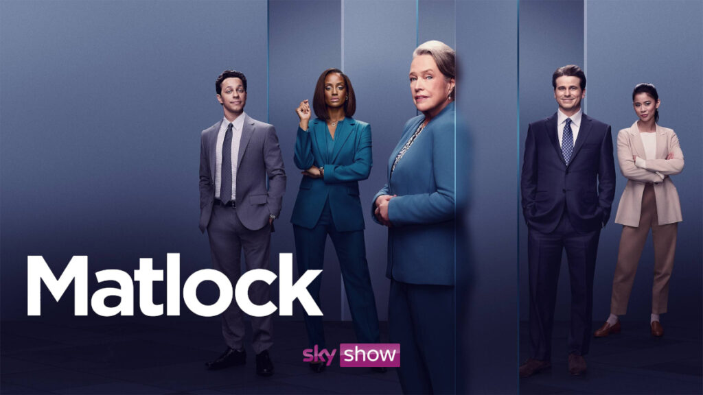Fünf Personen in formeller Kleidung stehen nebeneinander in einem blauen Raum. Der Text «Matlock» und das Logo «sky show» sind im Vordergrund zu sehen. Die Stimmung ist professionell und seriös.