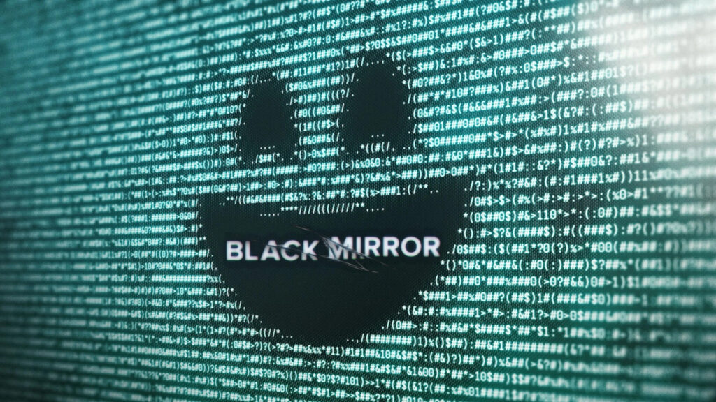 Bild des Schriftzugs «Black Mirror» über einem Hintergrund aus grünen Binärcodes und Symbolen. Die Anordnung der Zeichen bildet einen Smiley. Die Darstellung vermittelt ein technologisches und dystopisches Thema.