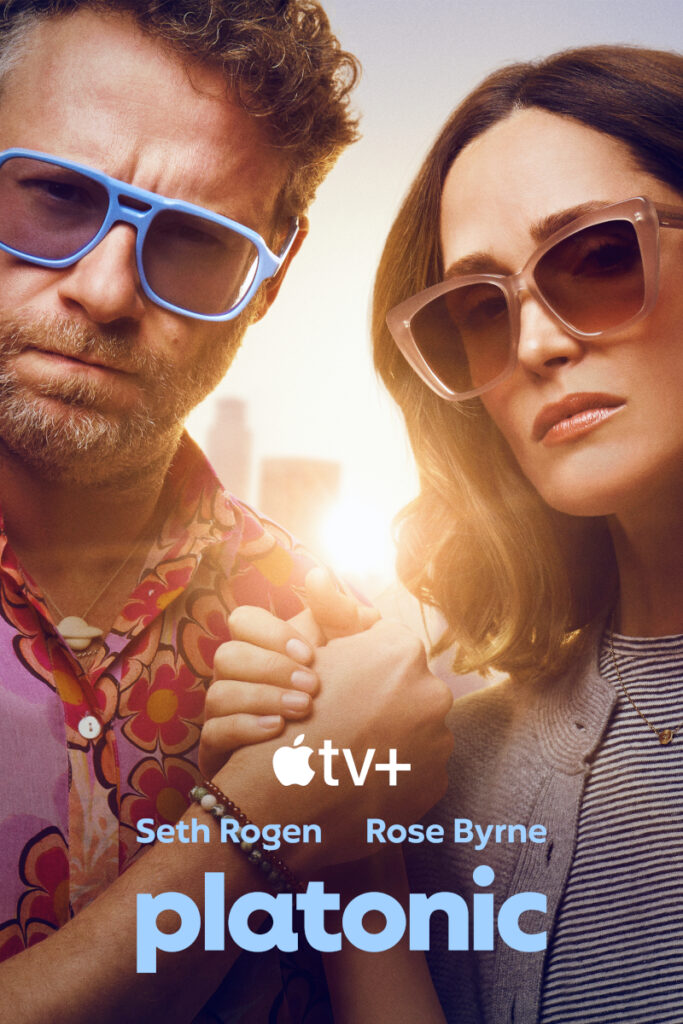 Zwei Personen tragen Sonnenbrillen und halten sich die Hände vor einem verschwommenen Hintergrund. Der Titel «platonic» und die Namen Seth Rogen, Rose Byrne sind unten zu sehen. Oben in der Mitte ist das Apple TV+ Logo.